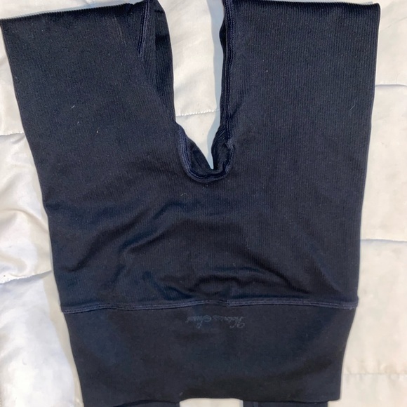 Victoria’s Secret Ribbed leggings. Excellent condition. Like new. Minimally worn - Picture 4 of 8